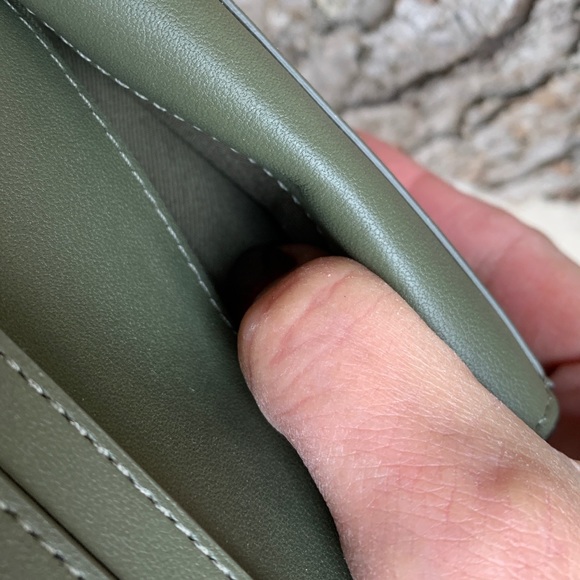 Authentic COACH Pebbled leather snap bifold wallet/zip coin /ID - Picture 5 of 9